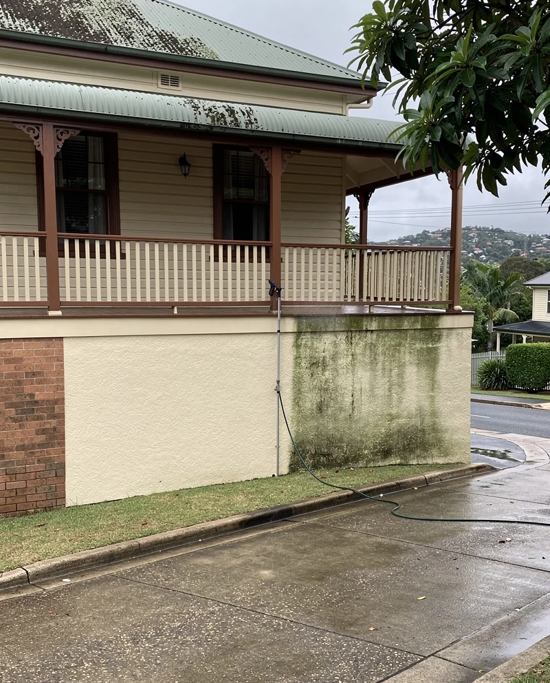 Soft-washing a rendered Queenslander wall in Paddington, Brisbane